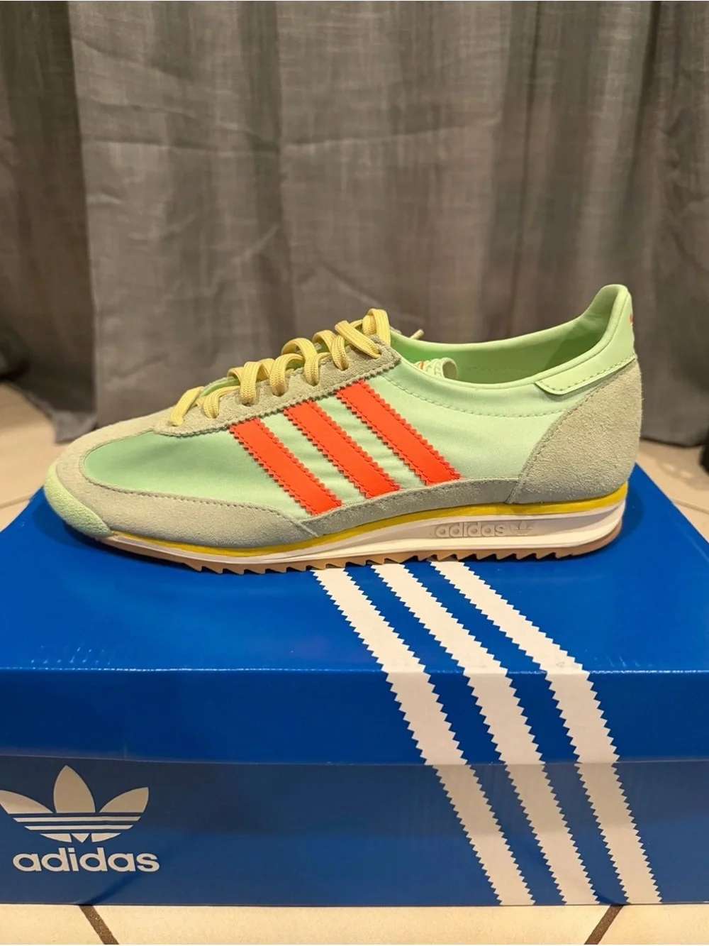 adidas lightweight sneaker